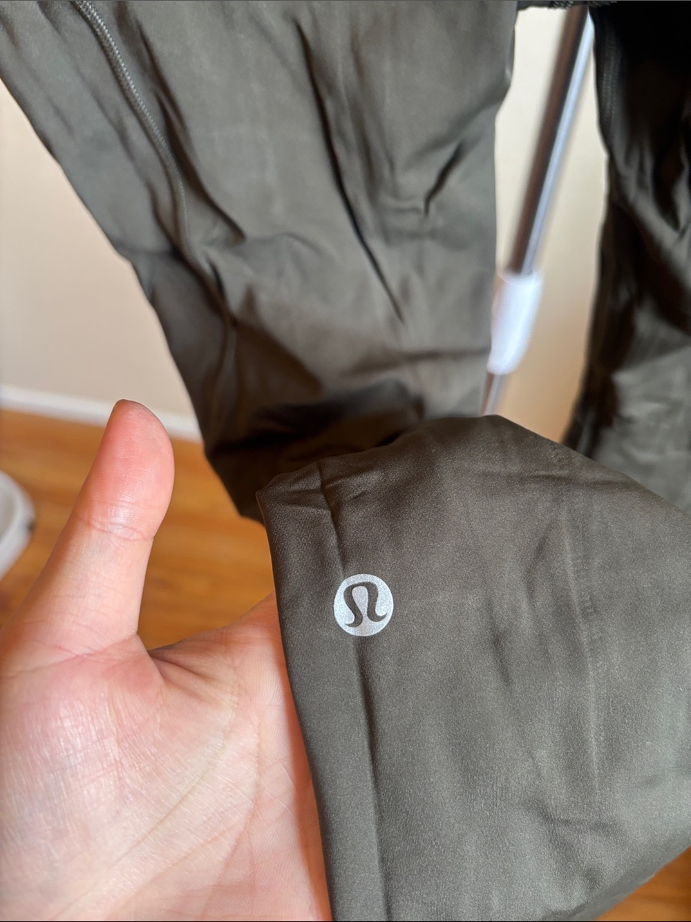 lululemon athletica Olive Active Leggings size 4 - Picture 2 of 3